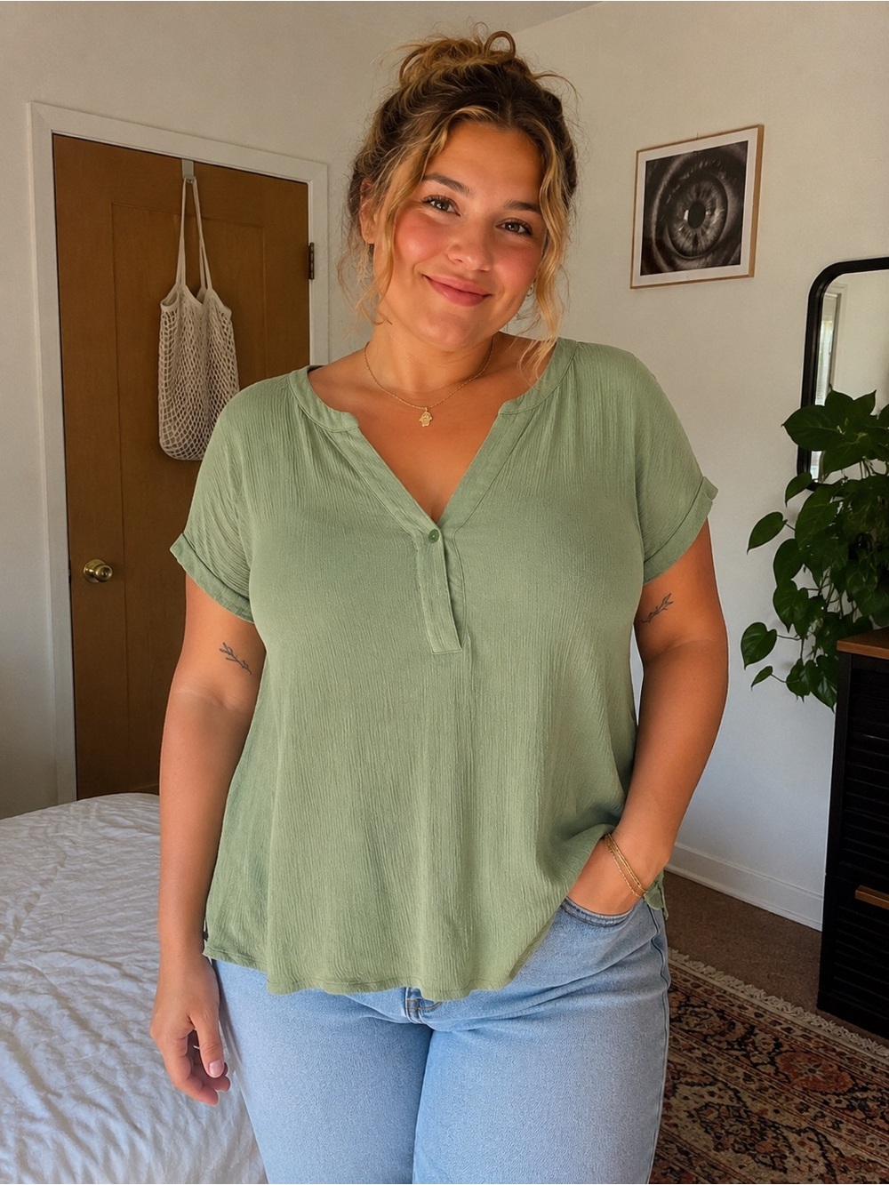 Apt. 9 Light Sage Green V-Neck Short Sleeve Blouse